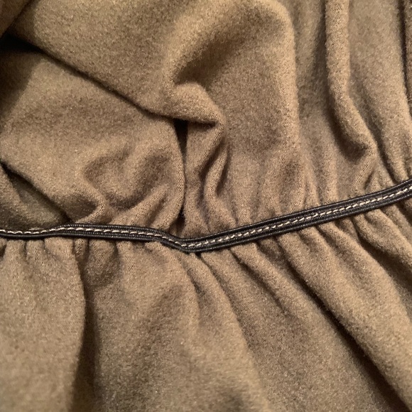 ✨NWOT✨Olive green off shoulder long sleeve dress - Picture 2 of 2